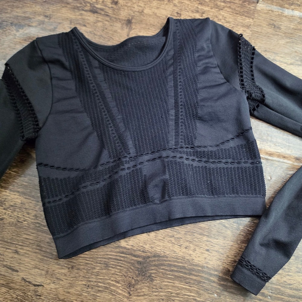 NOVA SPORT Long Sleeve Crop Top Womens M/L Black Seamless Mesh Textured Workout‎